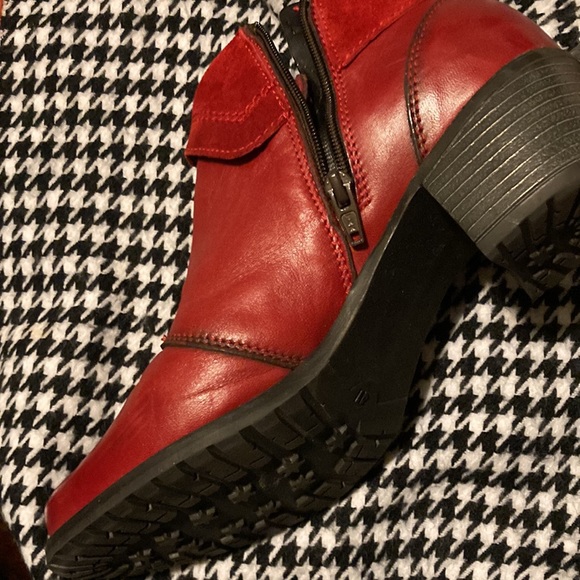 Red leather ankle boots - Picture 8 of 9